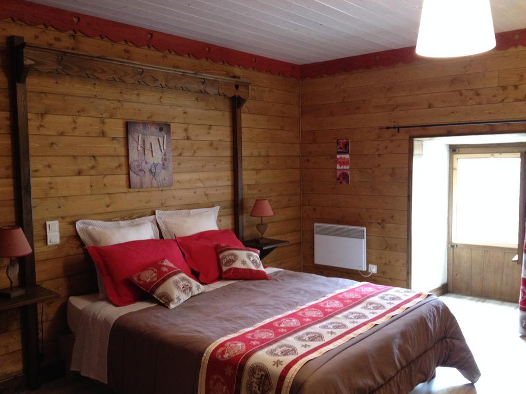 Chambres D'Hotes Coeur De Bastie Et Ranch Du Levezou Tremouilles Room photo